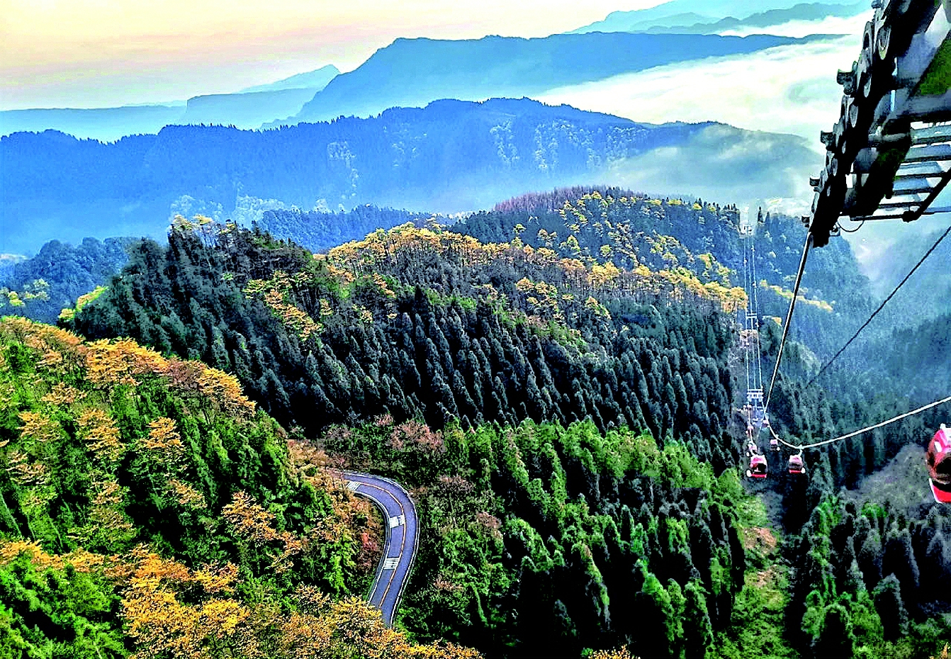 瓦屋山象尔山庄冰雪乐园 李代华刘聪文/图 绿水青山是金山银山,冰天