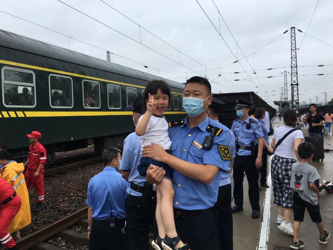 我是k4363次列车长李毅,7月20日您乘坐本次列车在济源站下车就医,我想